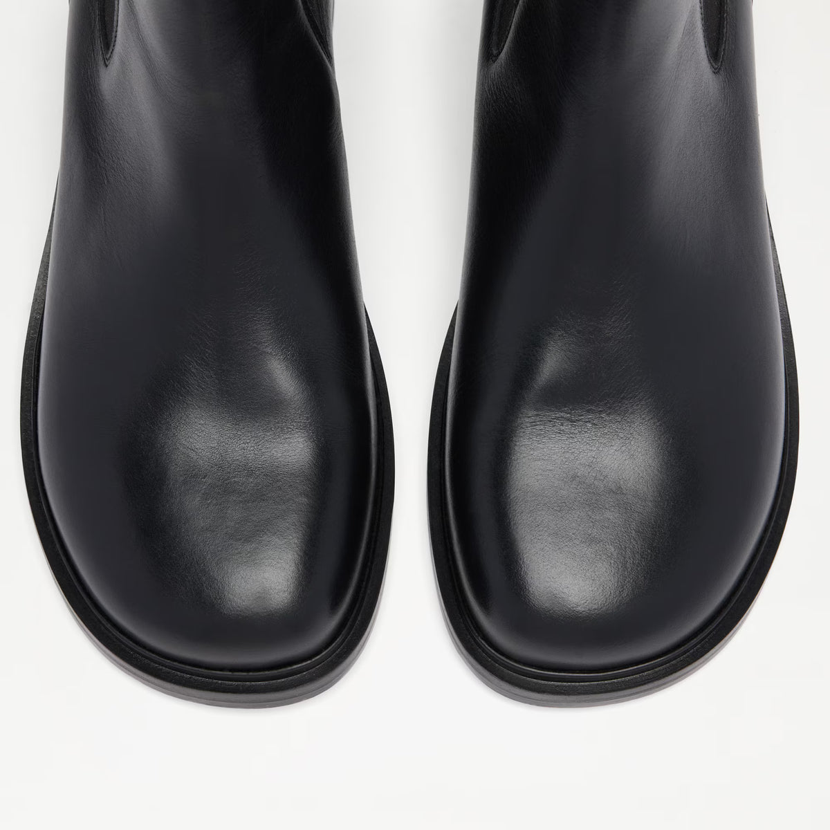 ThurlwoodClean Pull On Chelsea Boot