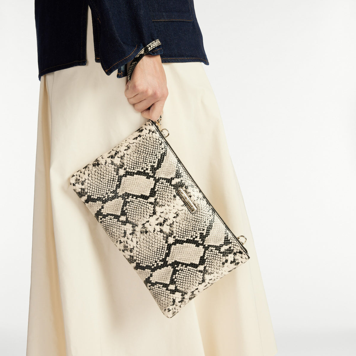 Hold MeZip Clutch